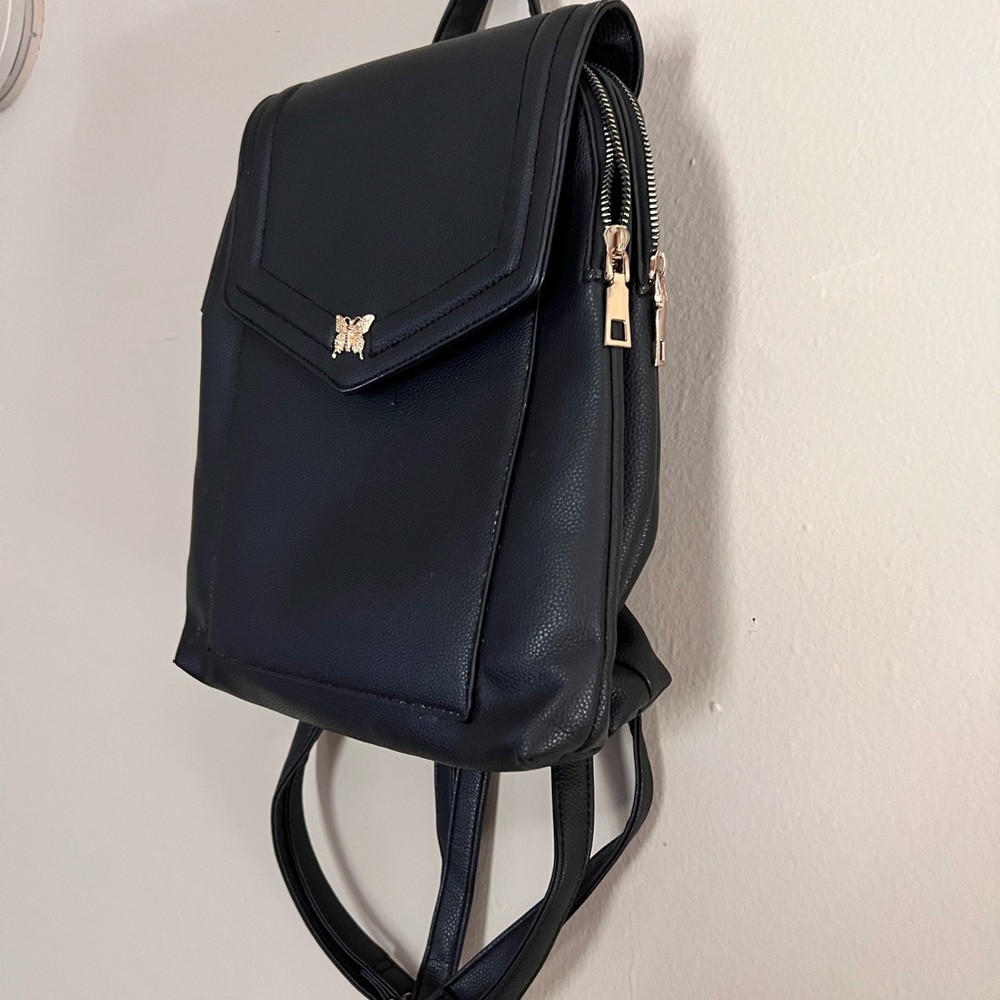 Vegan Leather Backpack - So Spacious!! - Picture 6 of 11